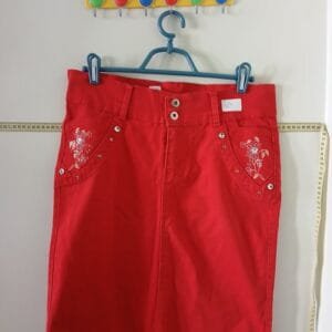 Saia vermelha tipo JEANS Tam 44