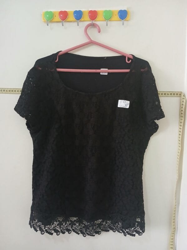 Blusa preta rendada Tam EG