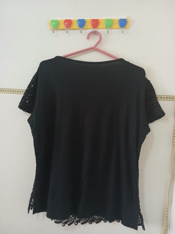Blusa preta rendada Tam EG - Imagem 2