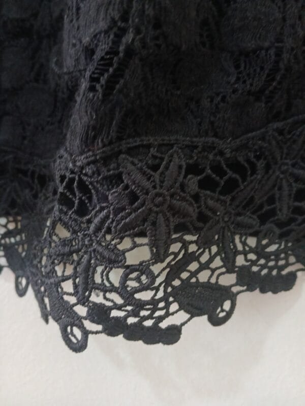 Blusa preta rendada Tam EG - Imagem 3