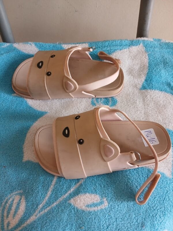 MODA INFANTIL  Sandália  Tam 28 - Imagem 2