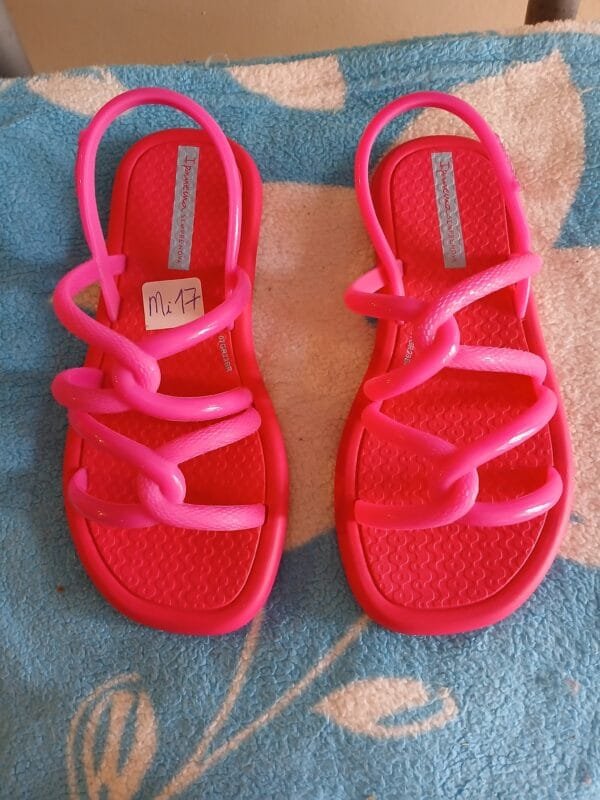 MODA INFANTIL  Sandália rosa Tam 30