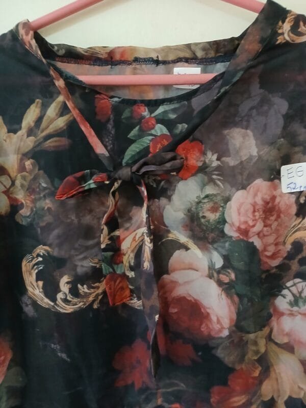 BLUSA EM VISCOSE COM TRANSPARÊNCIA  TAM EG - Imagem 3