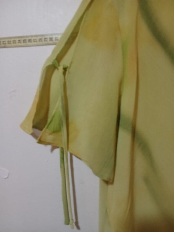 BLUSA EM CREPE VERDE TAM G2 - Imagem 2